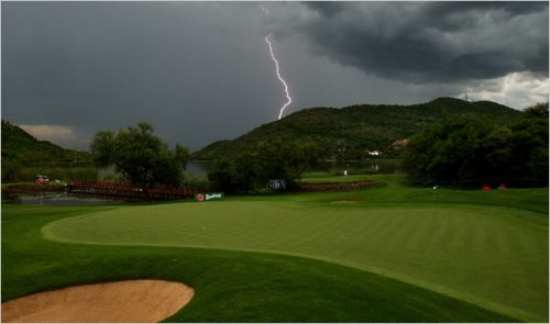 Lightning-on-a-golf-course.jpg