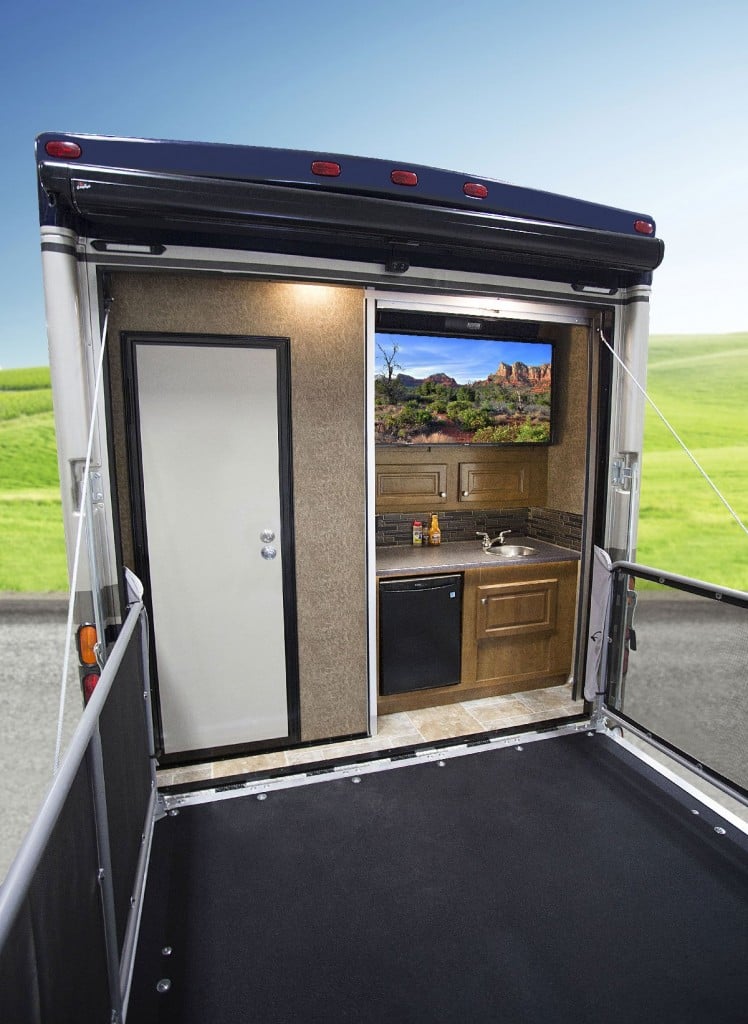 Outlaw 38RE Residential Motorhome Patio Deck
