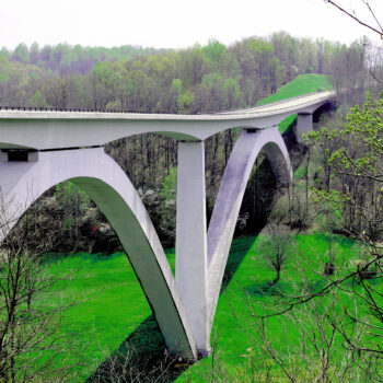 The,Natchez,Trace,Parkway,Bridge,In,Tennessee,Spans,Birdsong,Hollow,