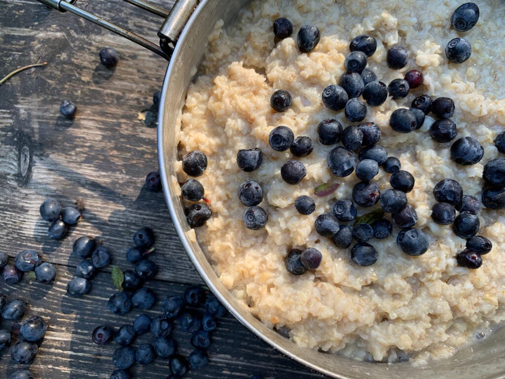 oatmeal with blueberries - popular camping recipes