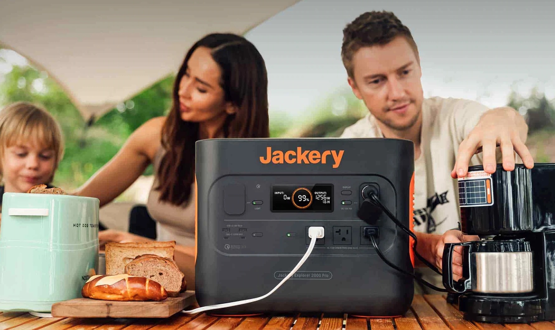 small family at a campsite utilizes the Jackery Explorer 2000 Pro