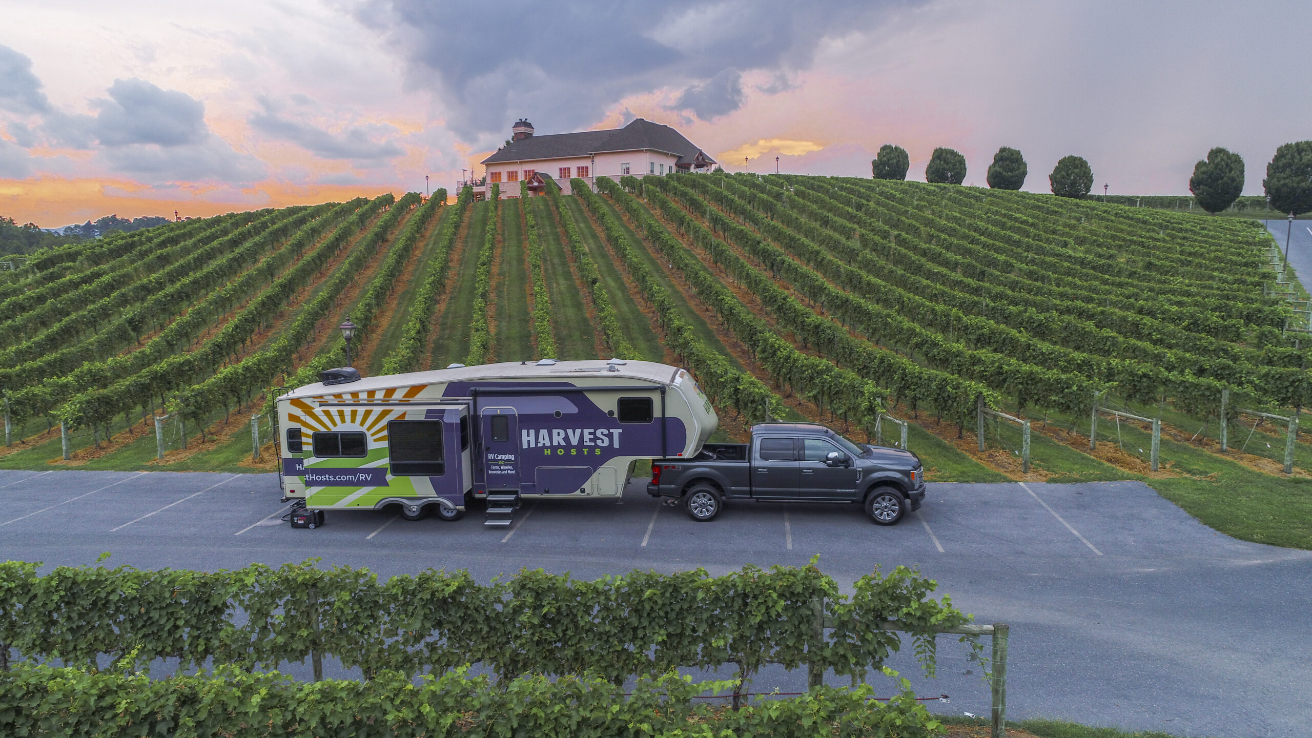 Harvest Hosts Fifth wheel in vineyard