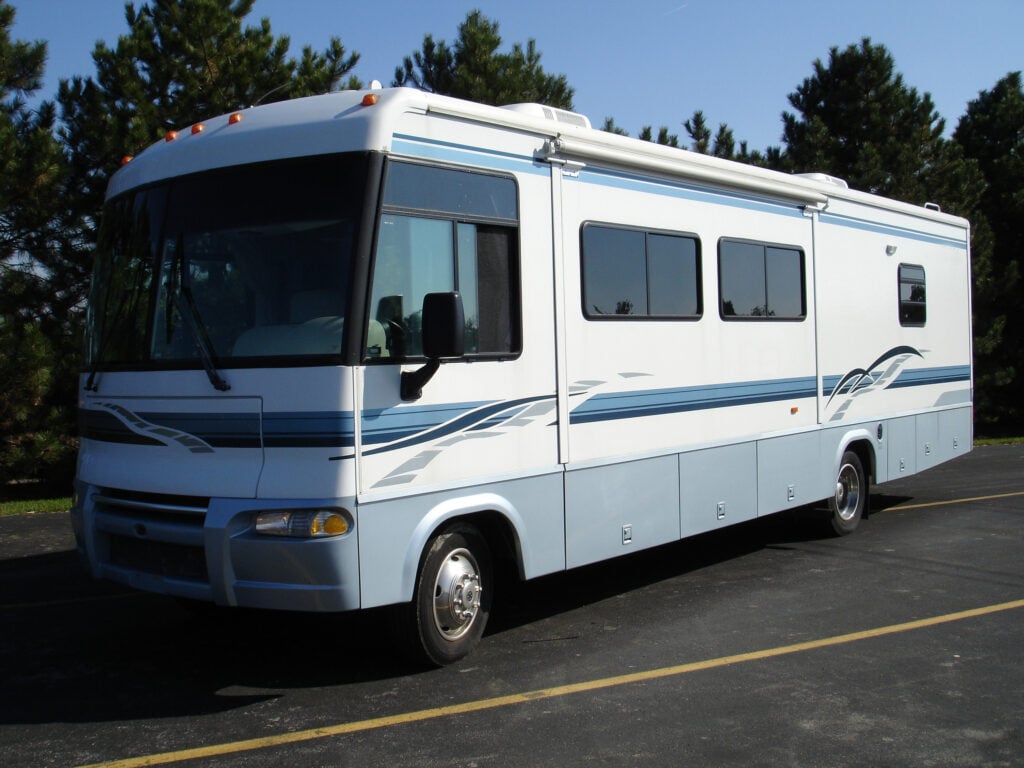 motorhome with RV slide out stabilizers