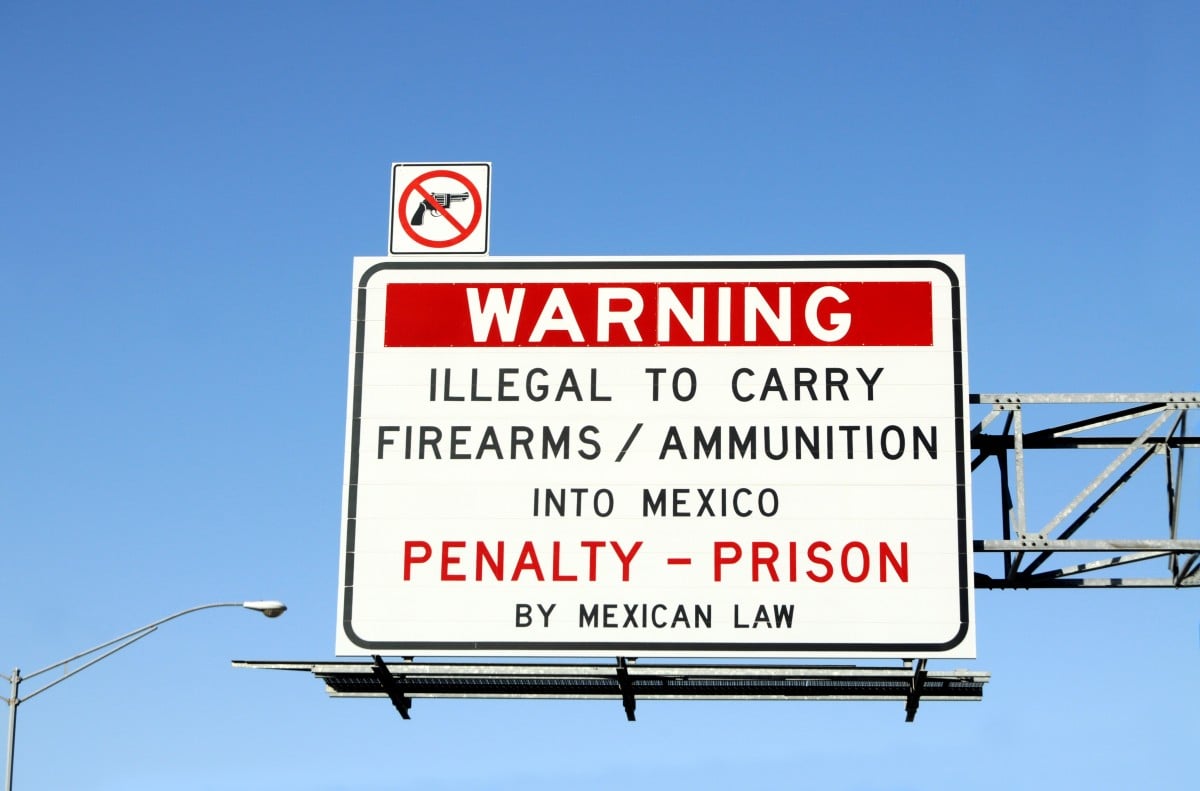 Sign about RV travel with firearms in Mexico