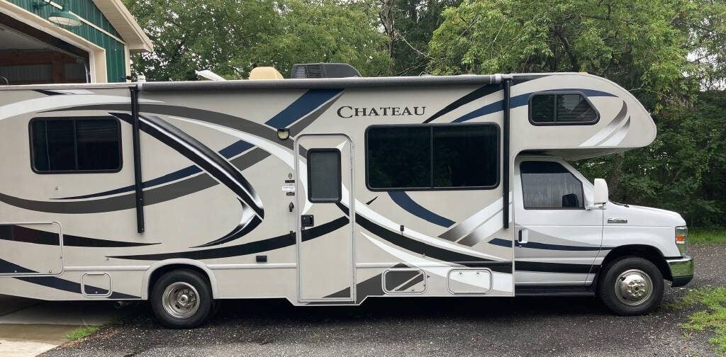 Receive the greatest return when you sell an RV privately.  This class C is ready for a new buyer