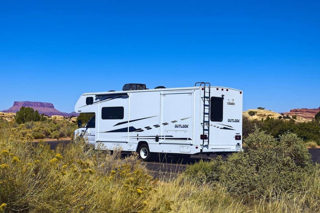 Large Class C motorhome in the desert. (Image: Pixabay)