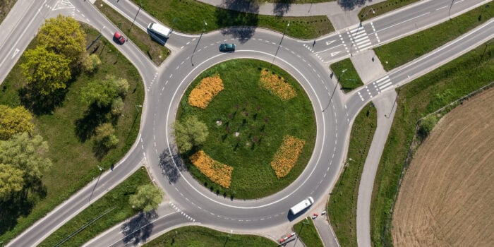 an aerial view of a traffic circle with vehicles