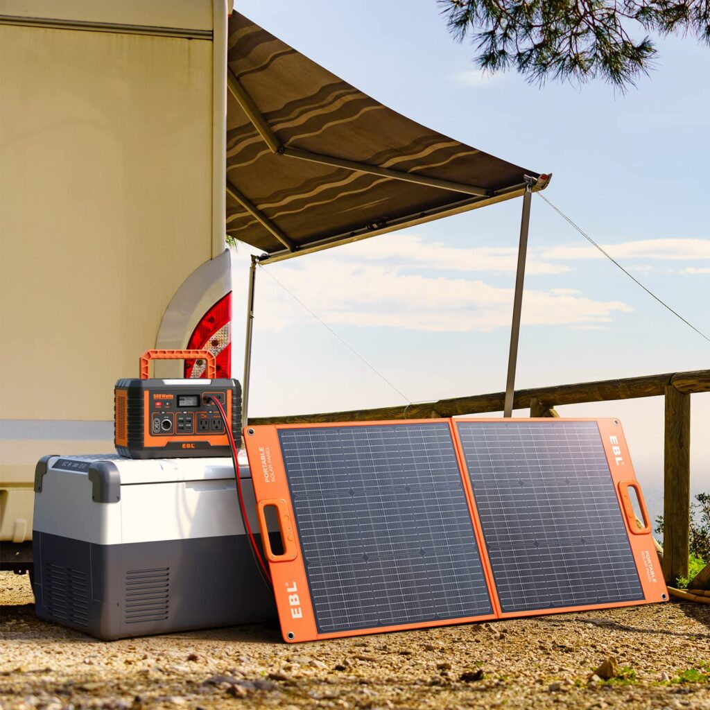 Solar panels and cooler plugged into the EBL 500