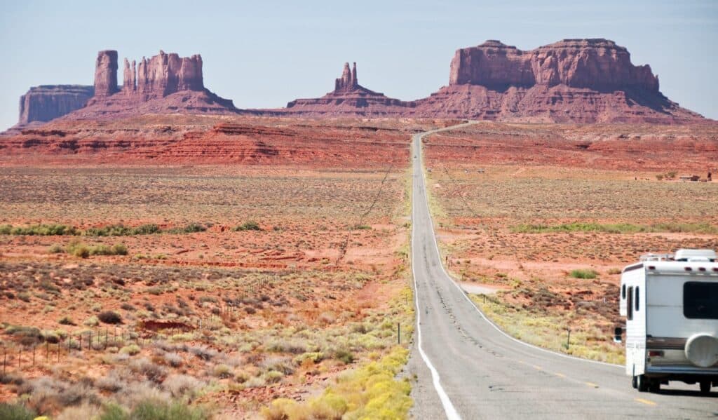 A Class C motorhome heading down the road to Monument Valley, Utah. Photo: Shutterstock.